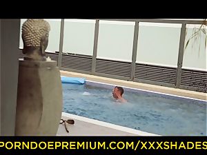 hard-core SHADES - Latina with thick bum in hardcore pool hook-up